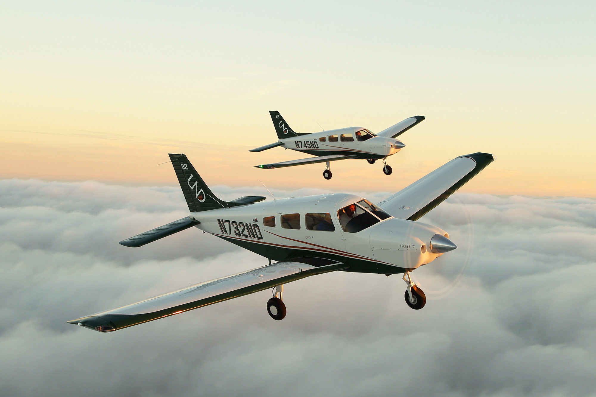 Two aircraft flying, both Archer TX trainer class from Piper Aircraft