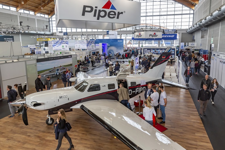 Side view of a Piper plane